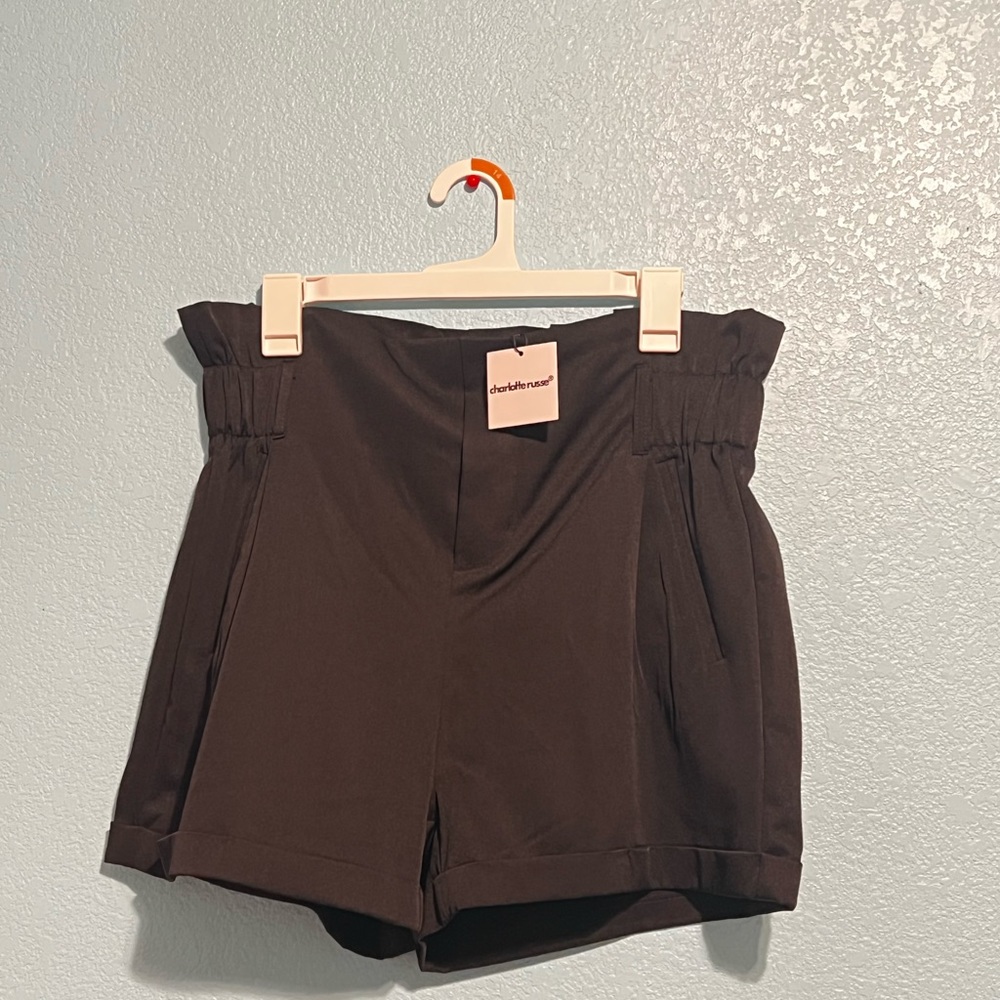 New with tags high waisted shorts size XL with elastic waist band.